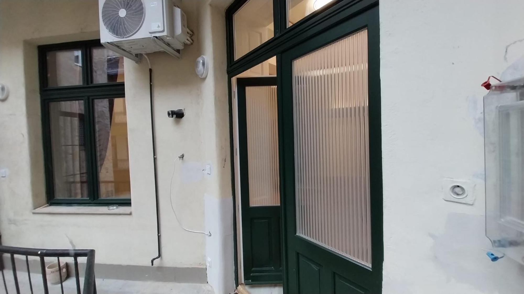 Szekely Apartment Near Deak Ferenc Square With Free Parking In Garage Budapest Extérieur photo