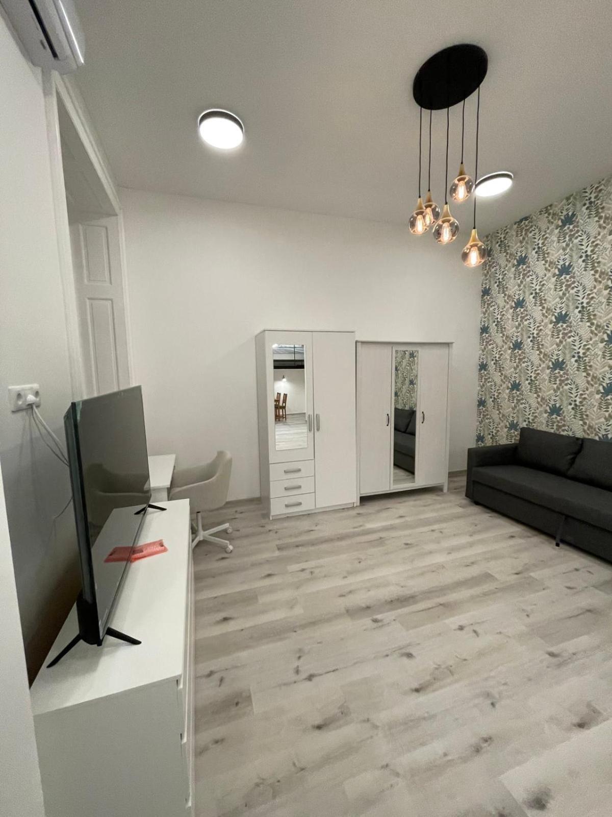 Szekely Apartment Near Deak Ferenc Square With Free Parking In Garage Budapest Extérieur photo