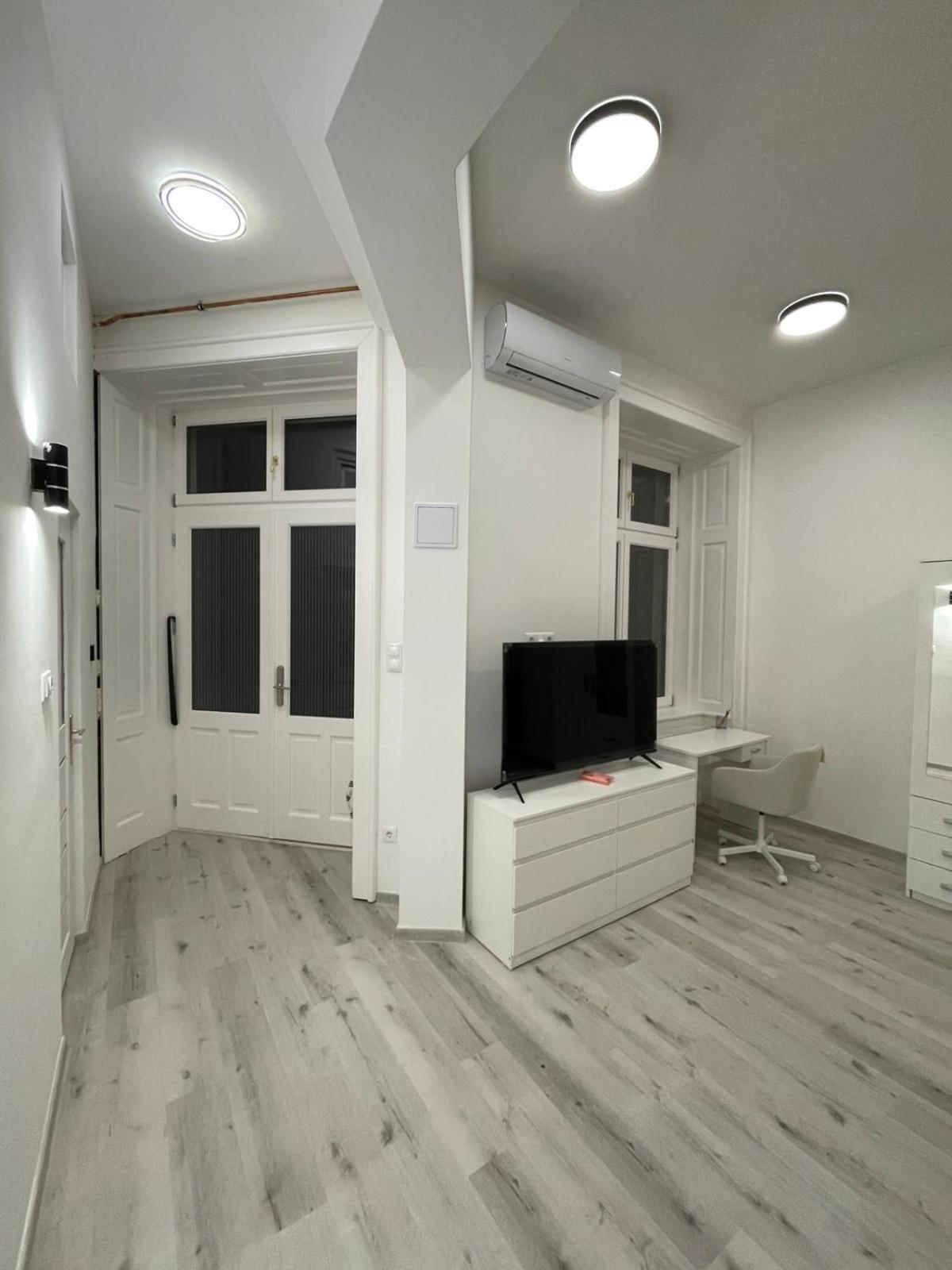 Szekely Apartment Near Deak Ferenc Square With Free Parking In Garage Budapest Extérieur photo