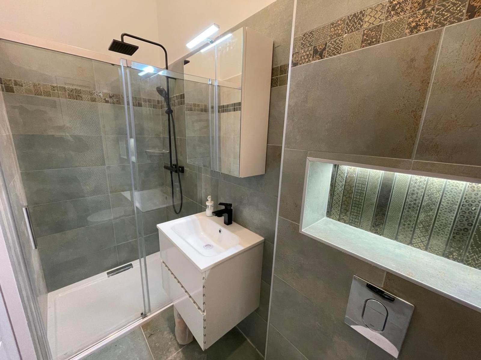 Szekely Apartment Near Deak Ferenc Square With Free Parking In Garage Budapest Extérieur photo