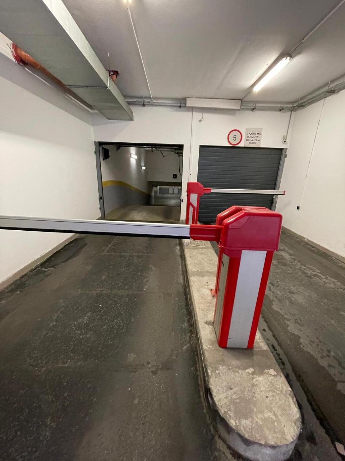Szekely Apartment Near Deak Ferenc Square With Free Parking In Garage Budapest Extérieur photo